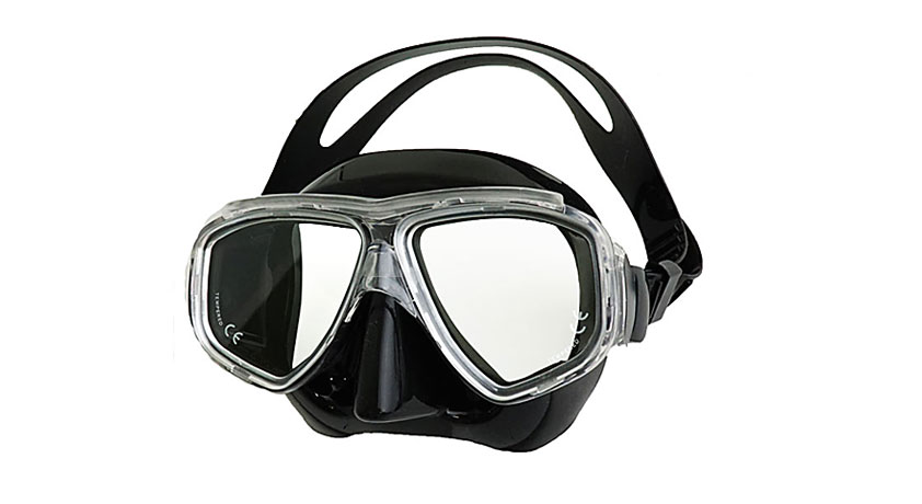 ダイビング器材のマスク