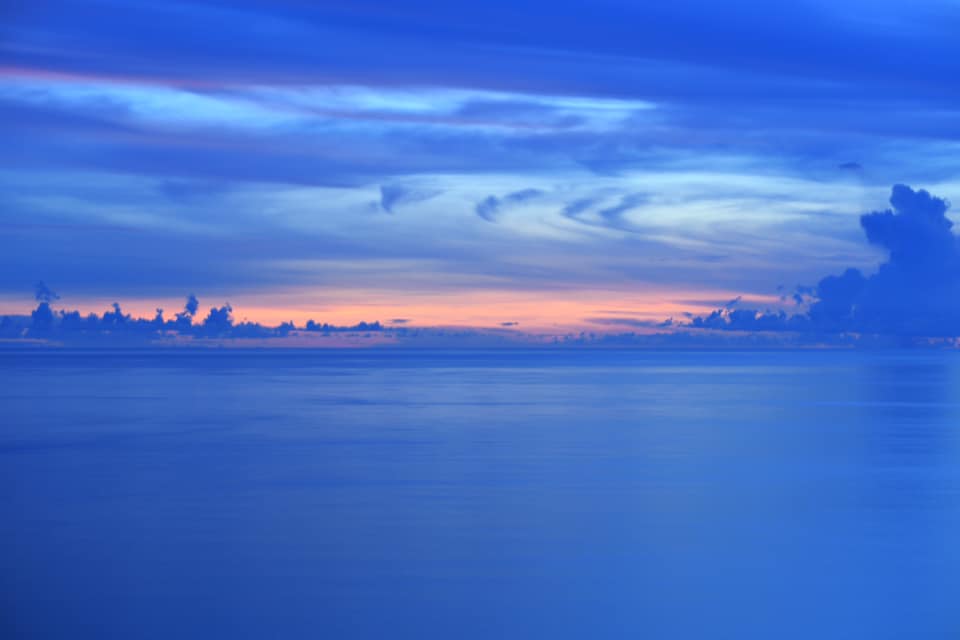 小笠原のウェザーステーションからの夕日