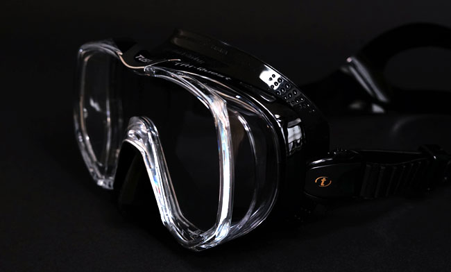 3眼マスク「TUSA M3001 Freedom TRi-Quest」のストーリー。| ダイビング  スノーケリング ショップ AQROS