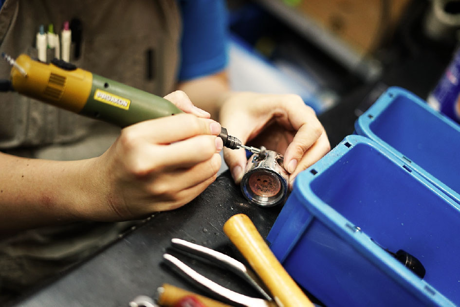 オーバーホールをしているイメージ画像